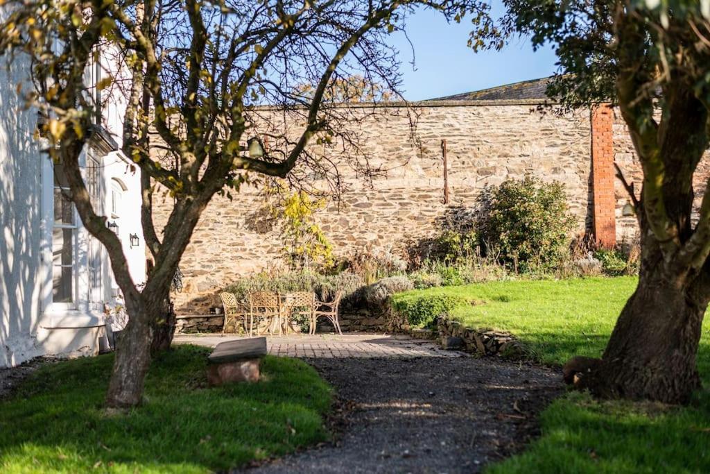 Georgian Country House -Panoramic Views -Sleeps 12 รูธิน ภายนอก รูปภาพ