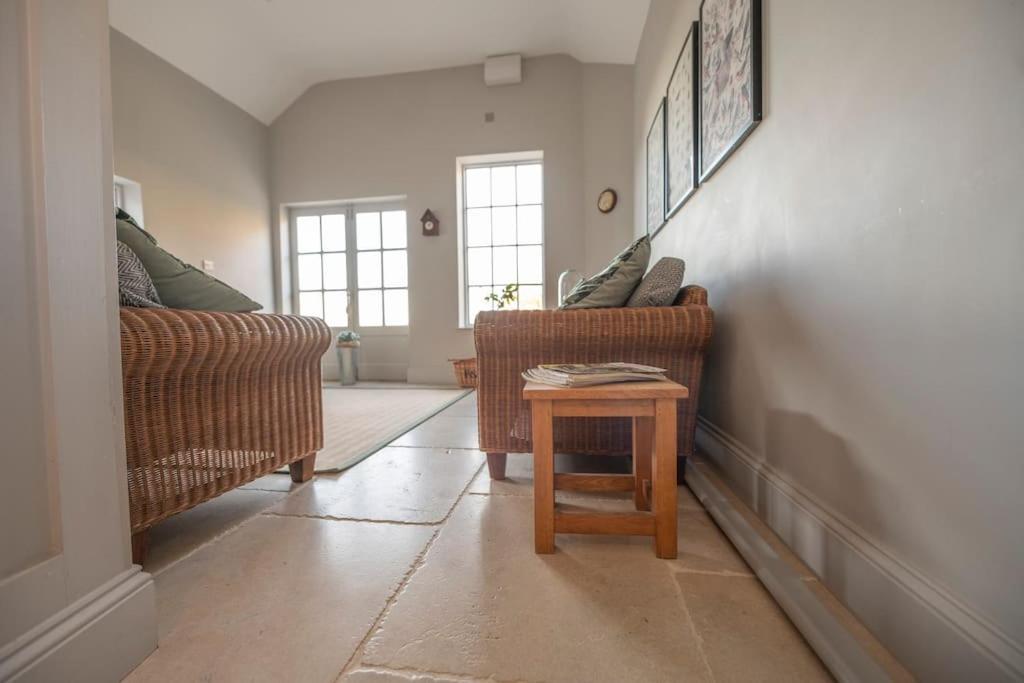 Georgian Country House -Panoramic Views -Sleeps 12 รูธิน ภายนอก รูปภาพ