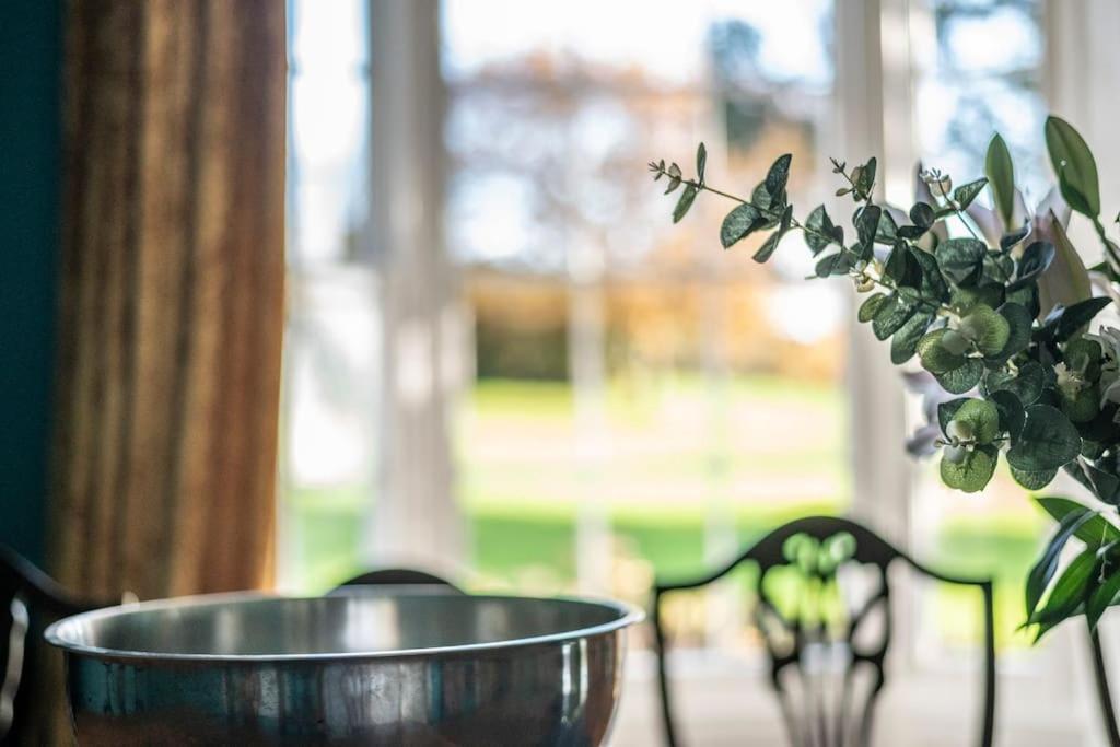 Georgian Country House -Panoramic Views -Sleeps 12 รูธิน ภายนอก รูปภาพ