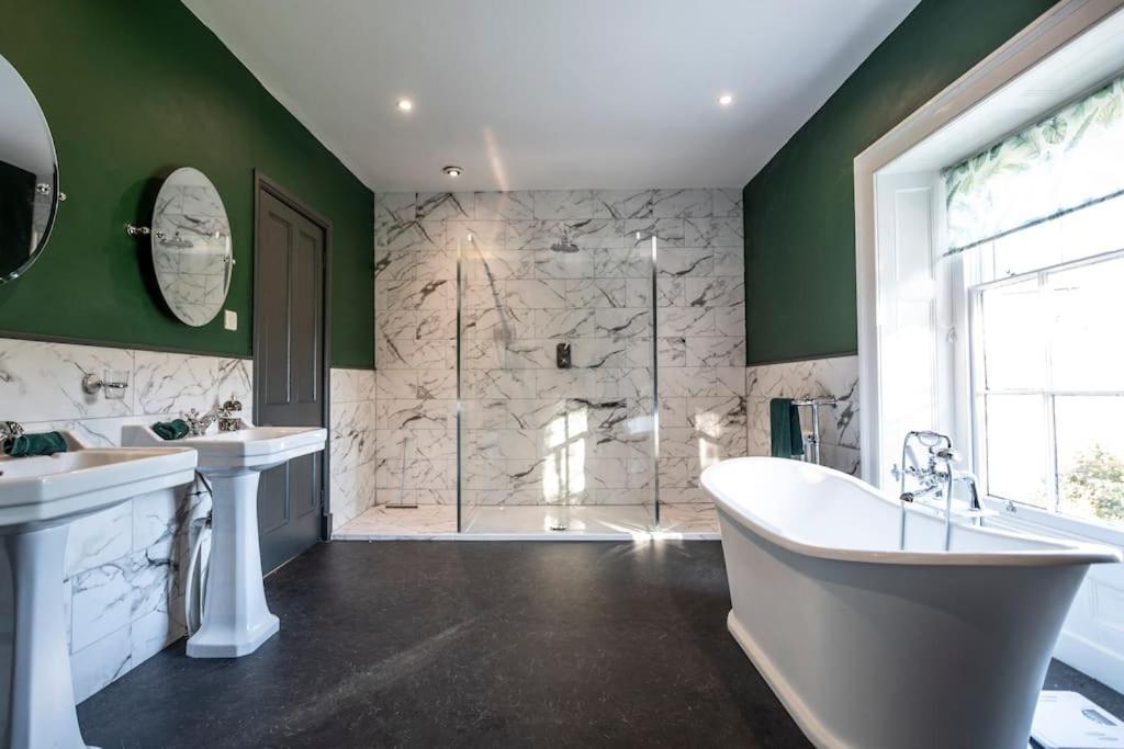 Georgian Country House -Panoramic Views -Sleeps 12 รูธิน ภายนอก รูปภาพ