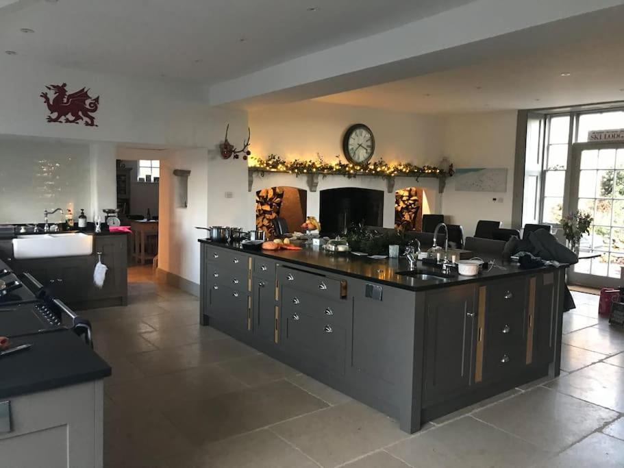 Georgian Country House -Panoramic Views -Sleeps 12 รูธิน ภายนอก รูปภาพ