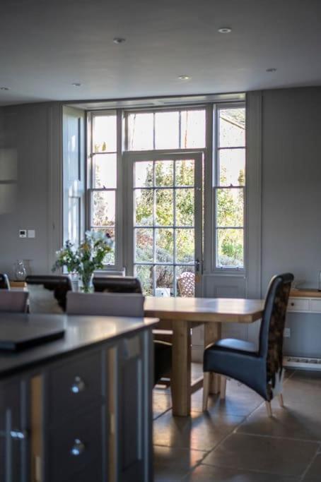 Georgian Country House -Panoramic Views -Sleeps 12 รูธิน ภายนอก รูปภาพ